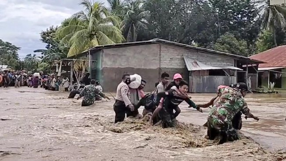 Banjir Bandang NTT Adalah Luka Kita, Sisihkan Sedikit Rezeki untuk Korban Di sini